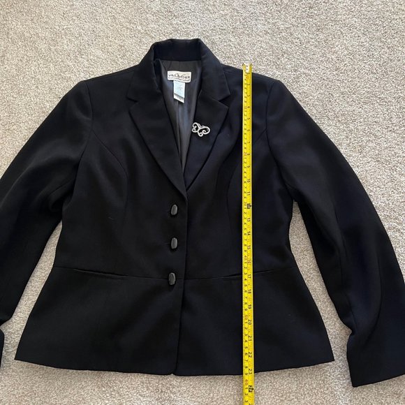 Chic Minimalist Liz Claiborne Black Blazer with Butterfly Rhinestone Brooch 10P - Picture 7 of 9